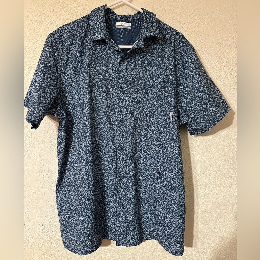 Columbia Fishing Shirt Men PFG Blue Fish Print Short Sleeve Button Up Size M
